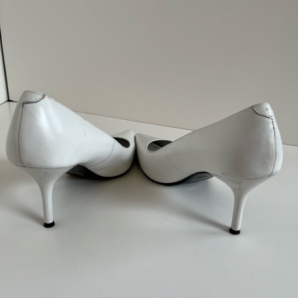 Size 8 White Steve Madden pumps - Picture 3 of 9